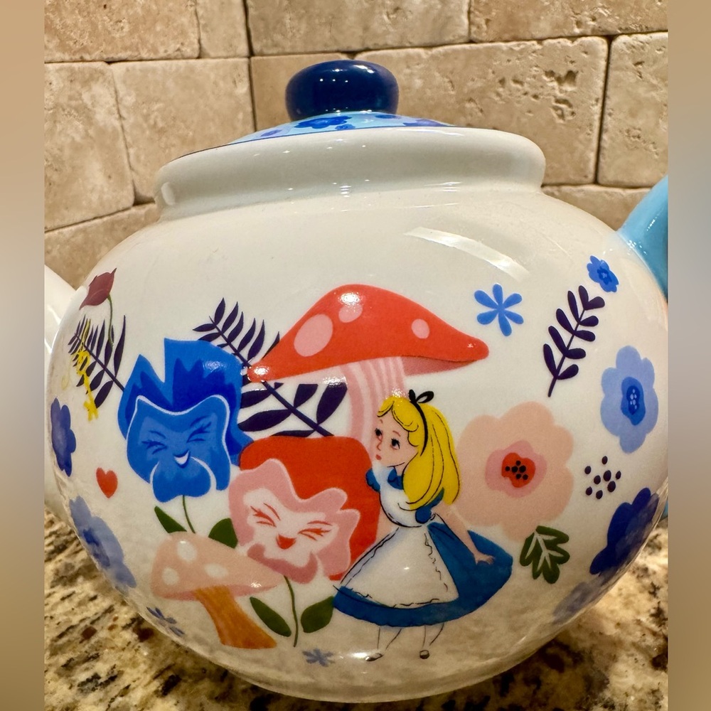 Disney Alice in Wonderland Ceramic Tea Pot with Fitted Lid Top - Picture 9 of 9
